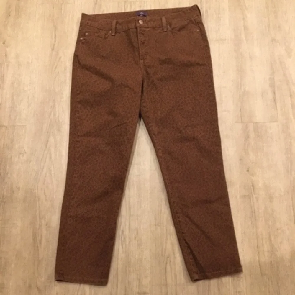 NYJD Brown Cheetah Ankle Pants Size 14 Lift Tuck Technology Made in USA NWOT